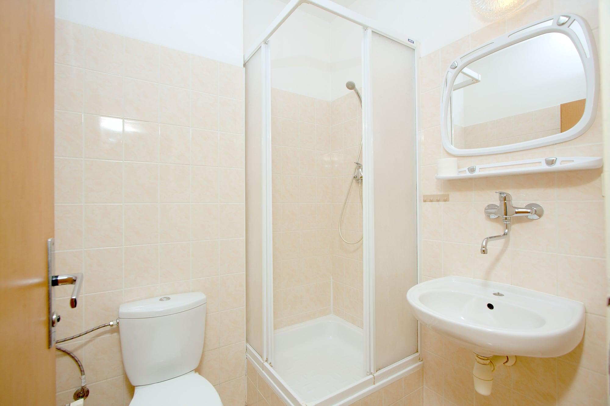 One-Bedroom King Suite with Sofa Bed and Courtyard View - Hearing Accessible,1538526811:JPEG
