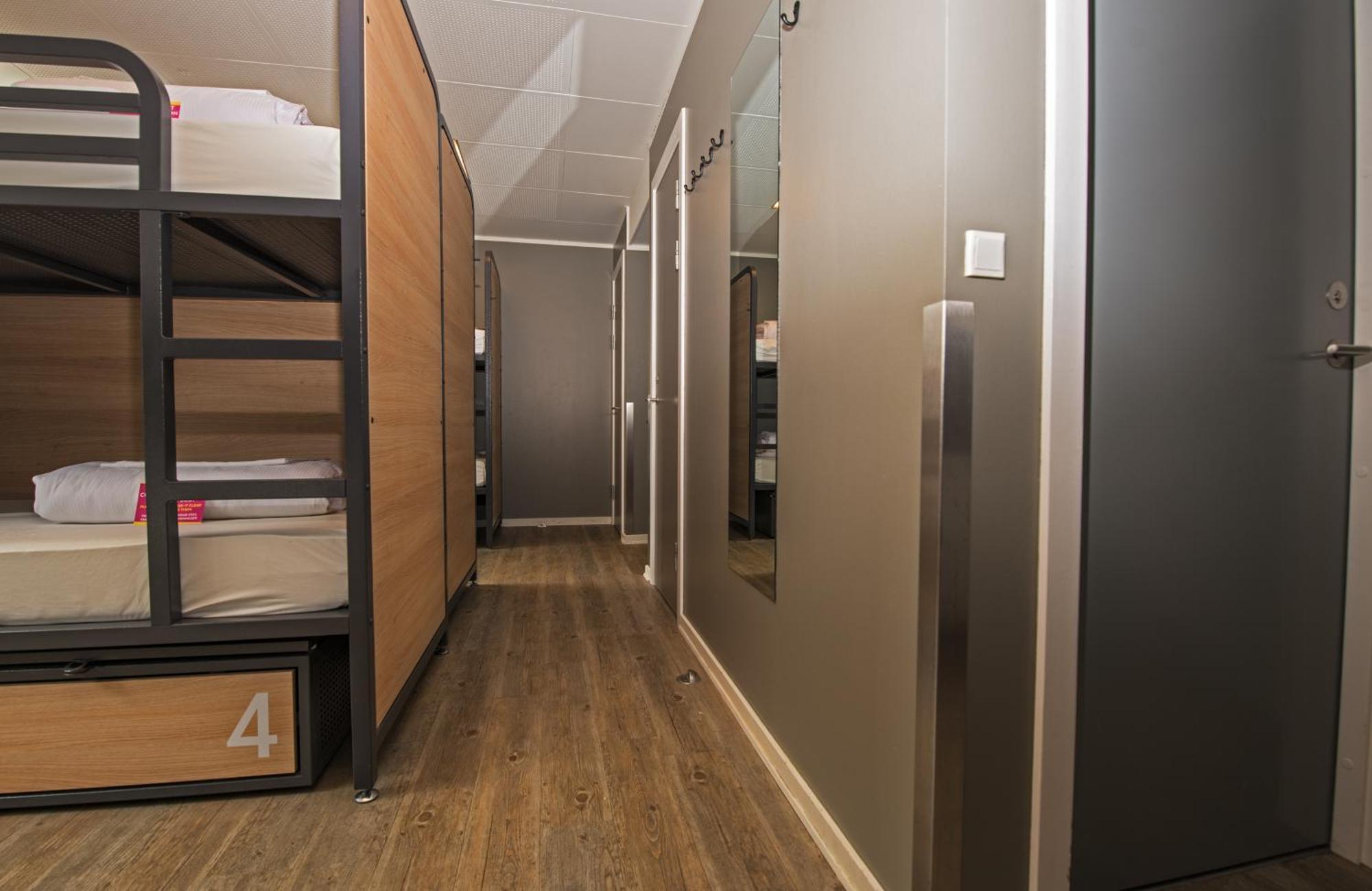 Bed 8-Bed Mixed Dormitory Room
