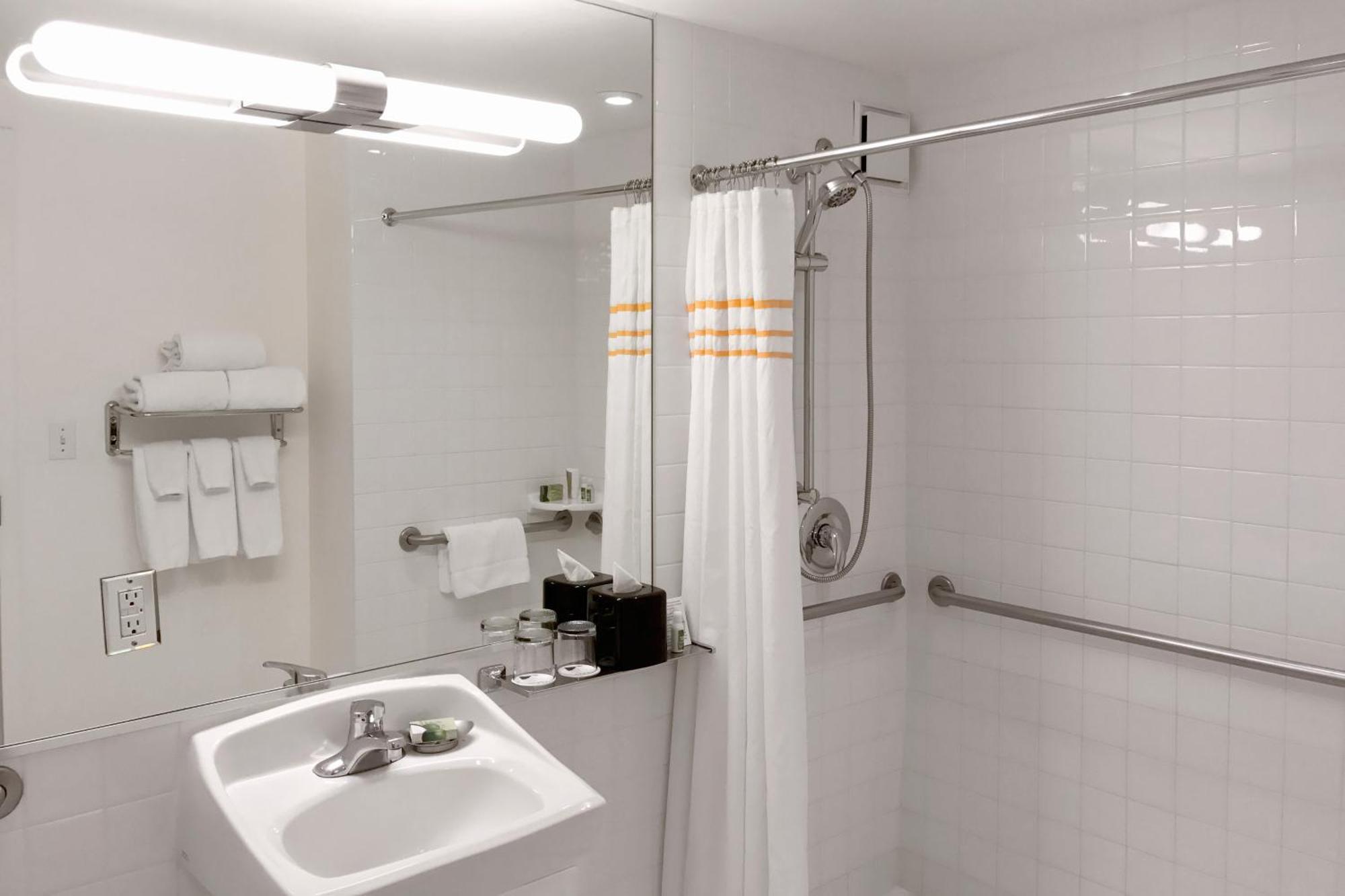 Superior Queen Room Accessible