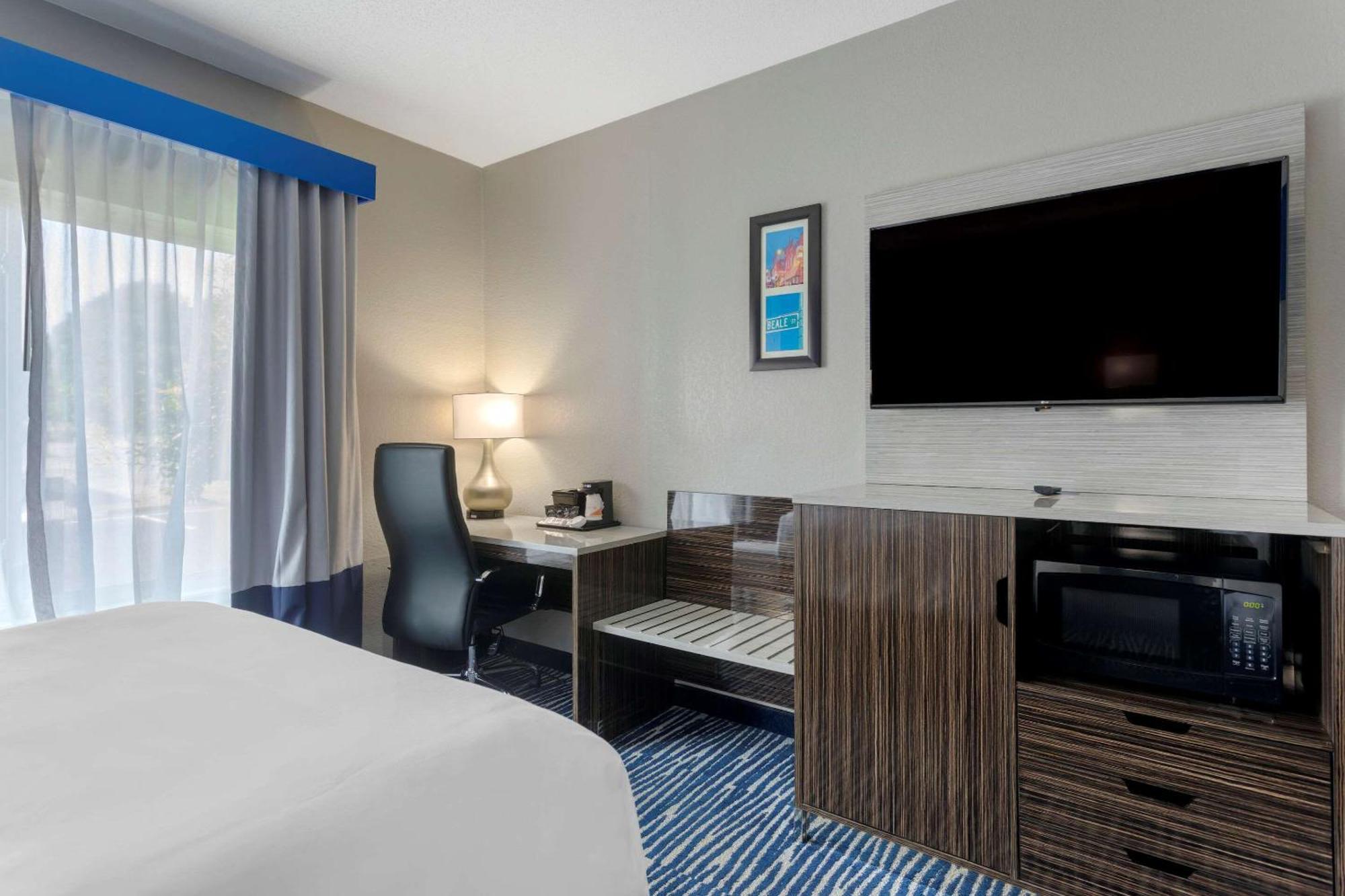 Standard Queen Room Two Queen Beds Non Smoking