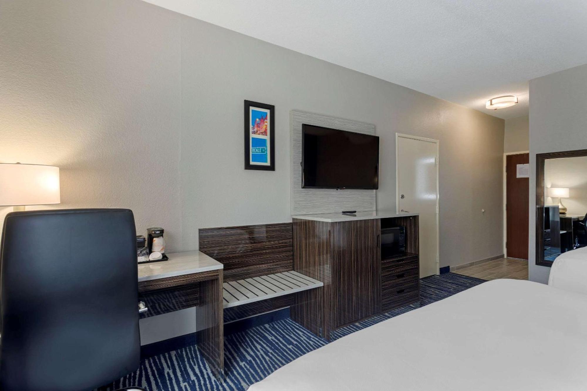 Standard Queen Room Two Queen Beds Non Smoking