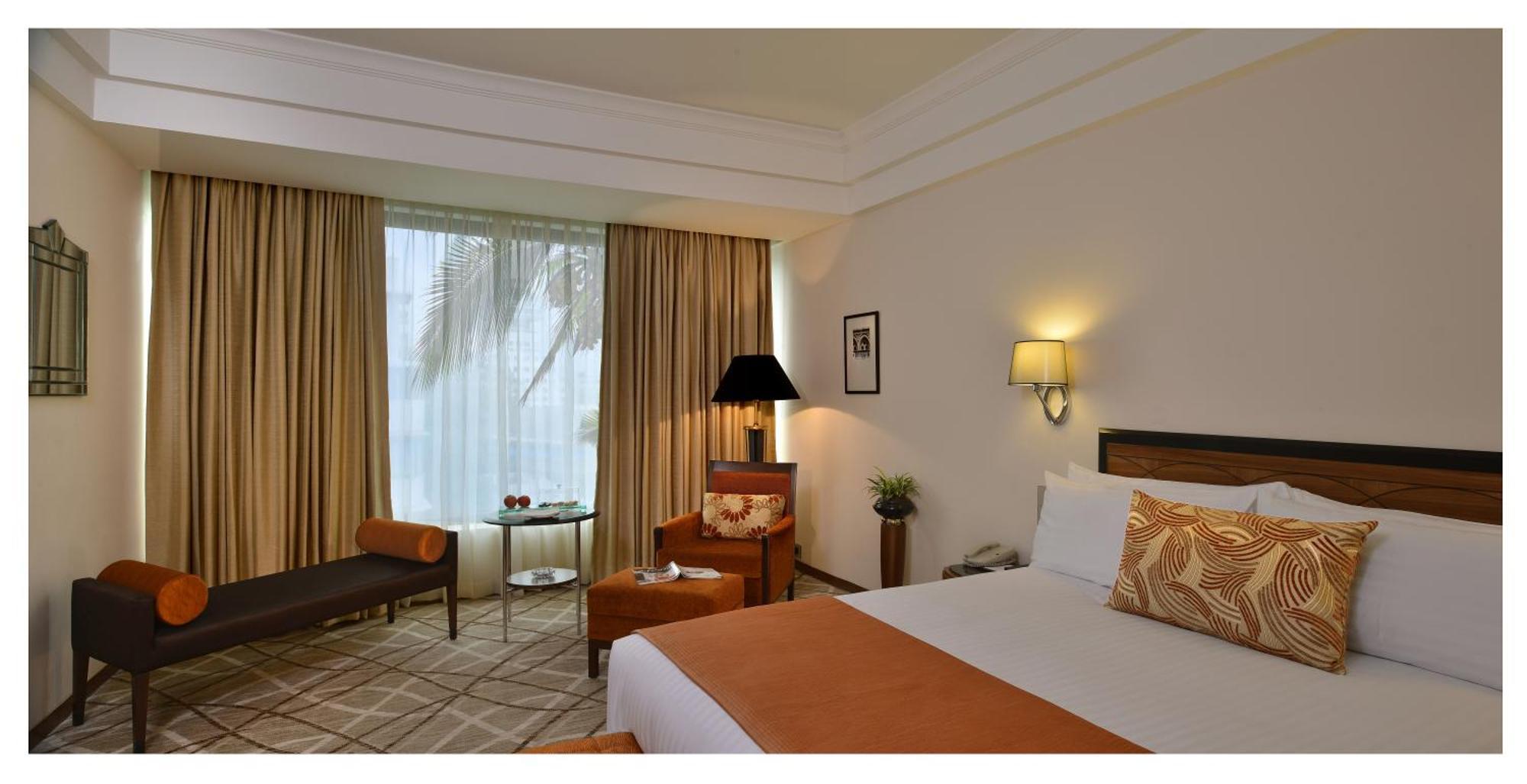 Deluxe Suite - 1 Double Bed - Partial Sea View