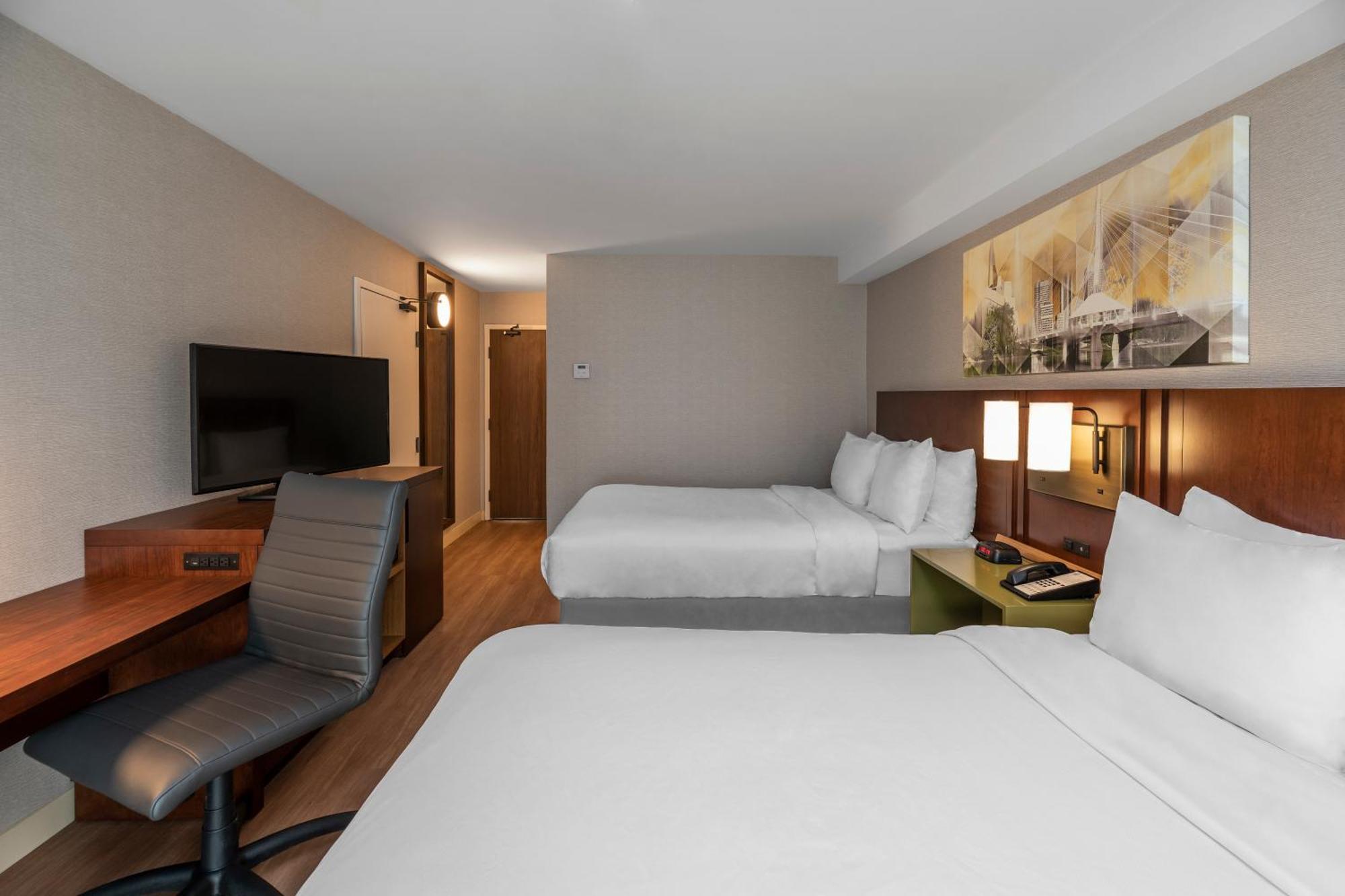 2 Queen Beds Non-Smoking Ground floor or Pet Friendly