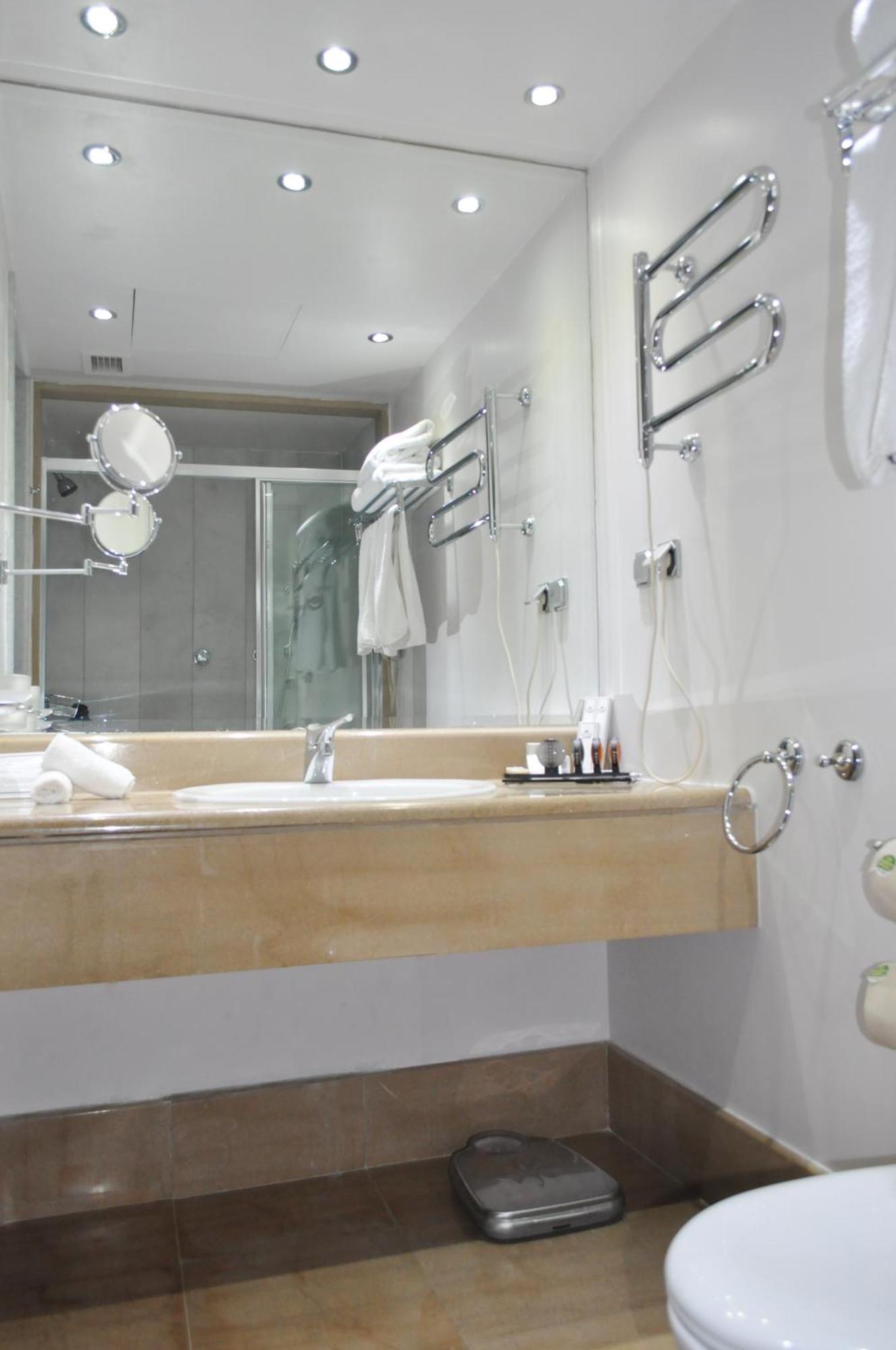 Bristol Suite,1444061746:JPEG