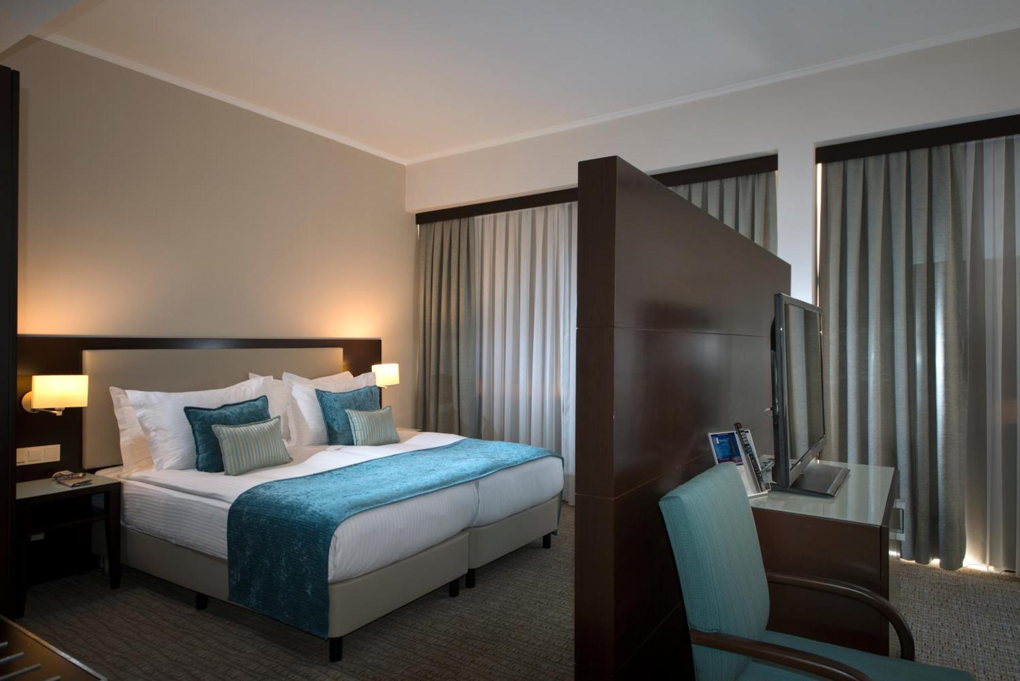 Junior Suite Balcony City View