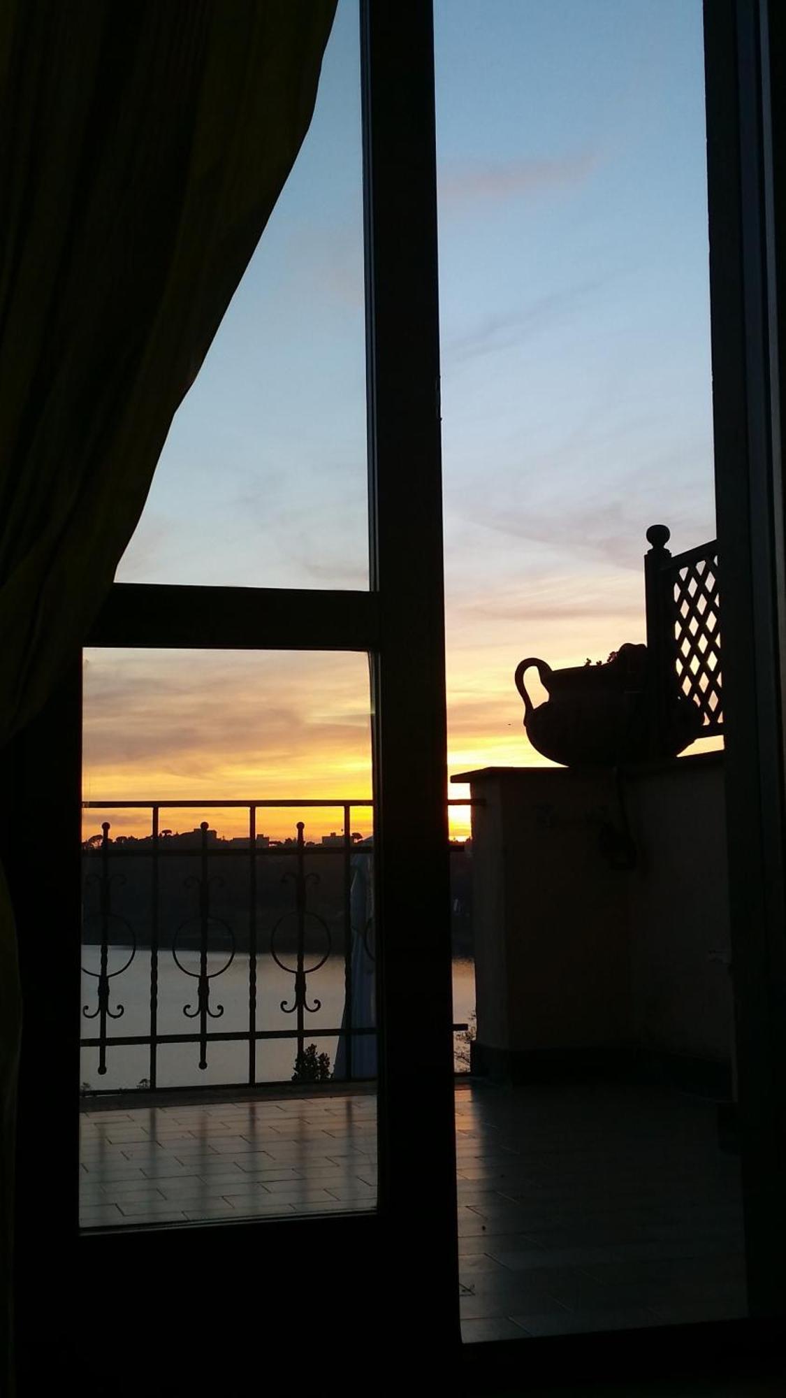 Double Room with Lake View,122221630:JPEG