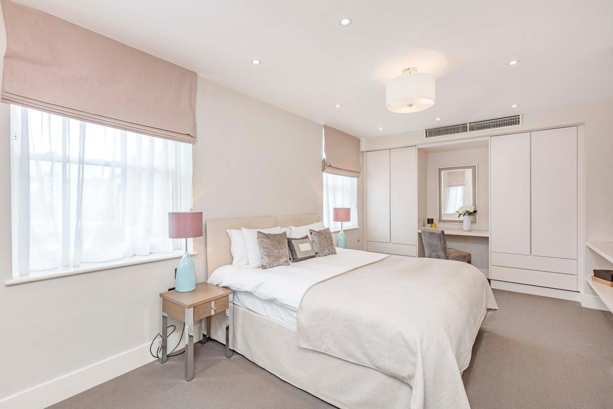 Deluxe Three-Bedroom Apartment