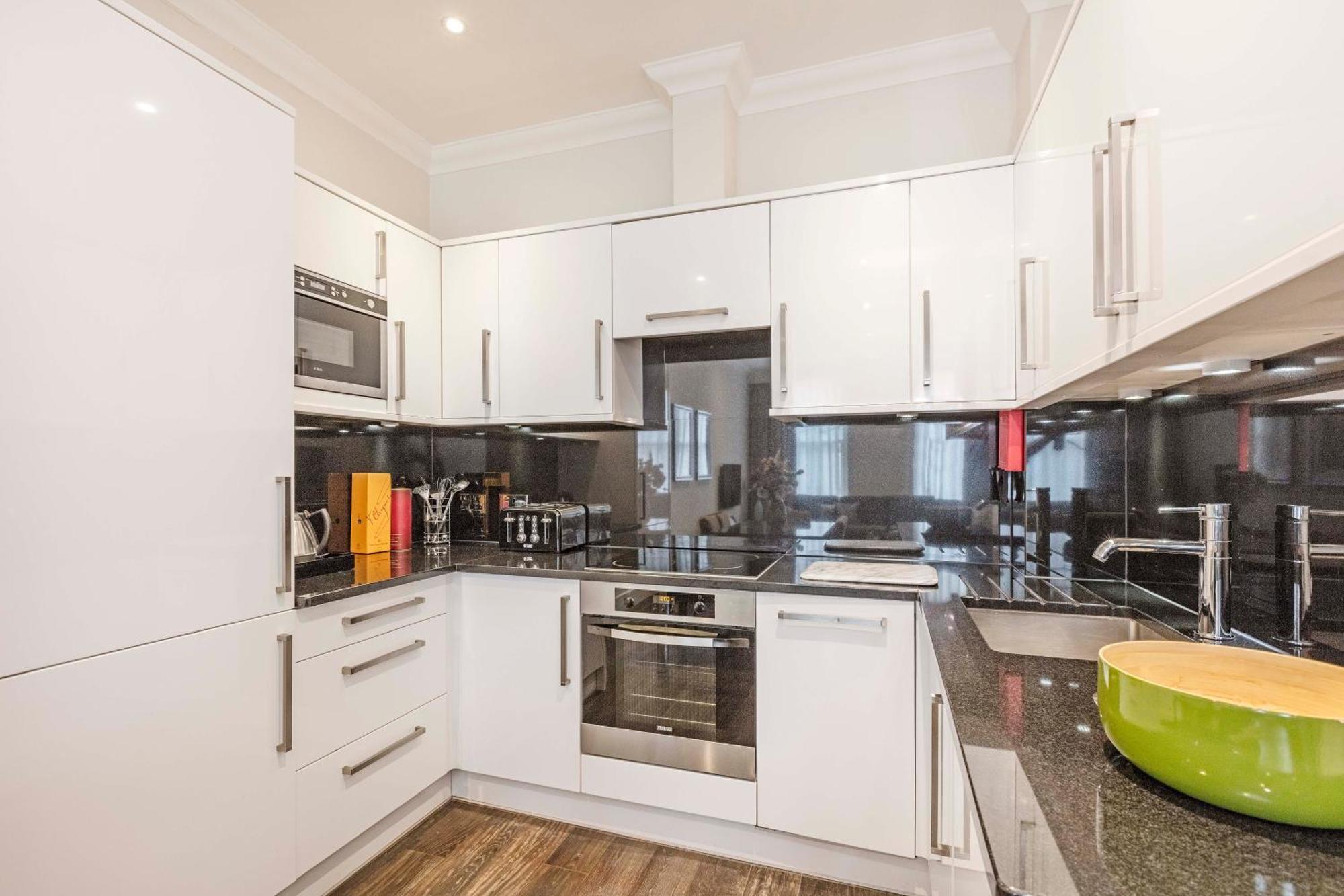 Deluxe Three-Bedroom Apartment