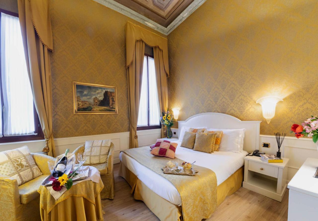 Junior Suite Canal View