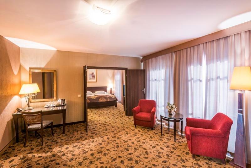 Two-Bedroom Apartment,1253372827:JPEG