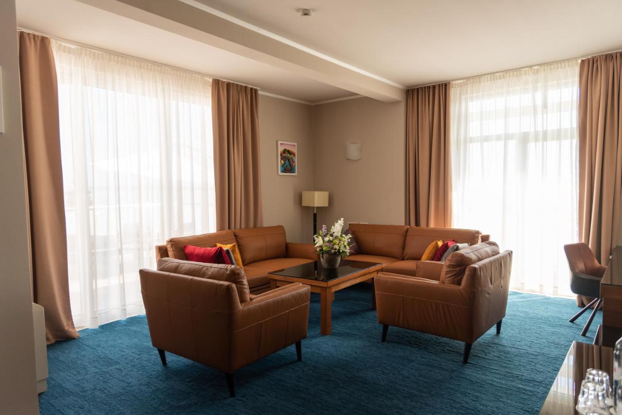 Penthouse Apartment,1245176305:JPEG