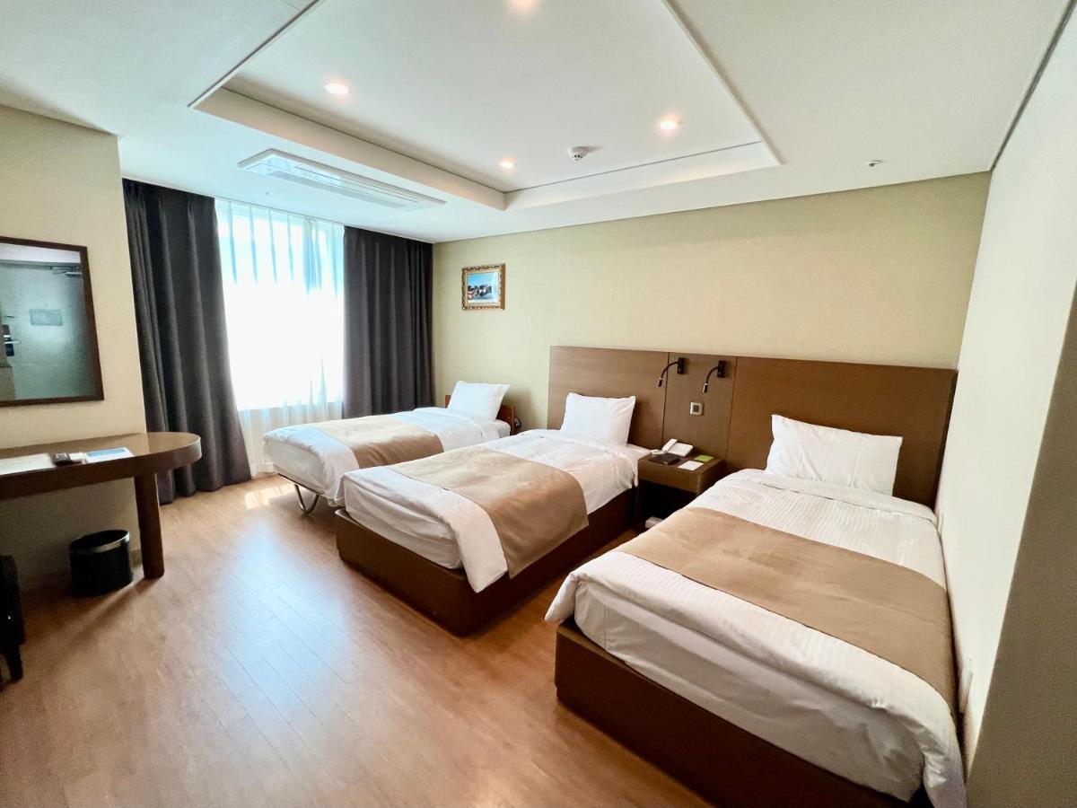 Deluxe Family Triple Room
