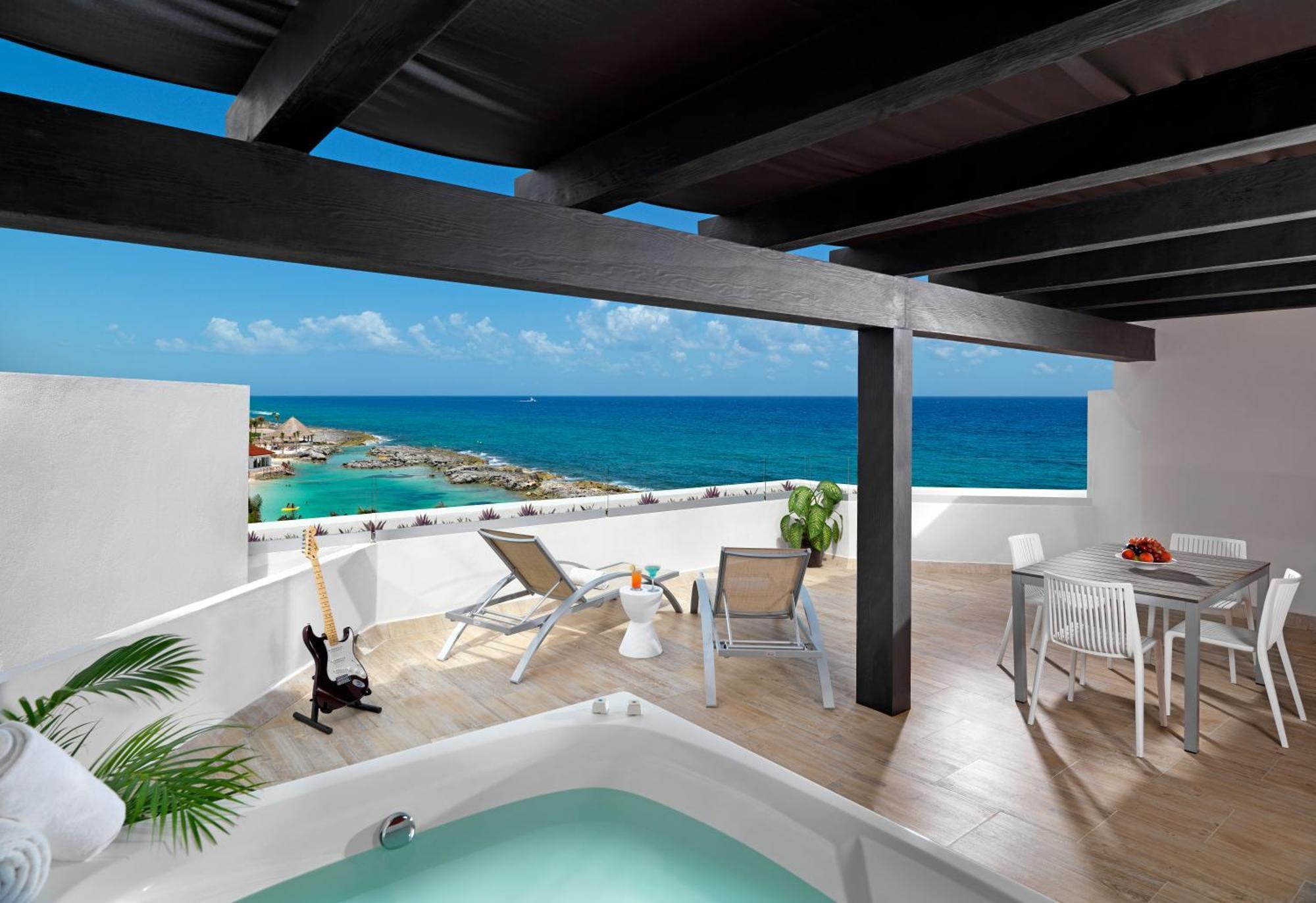 Rock Suite Ocean Front Rooftop Lounge (Two Bedroom) with personal Assistant,666452622:JPEG