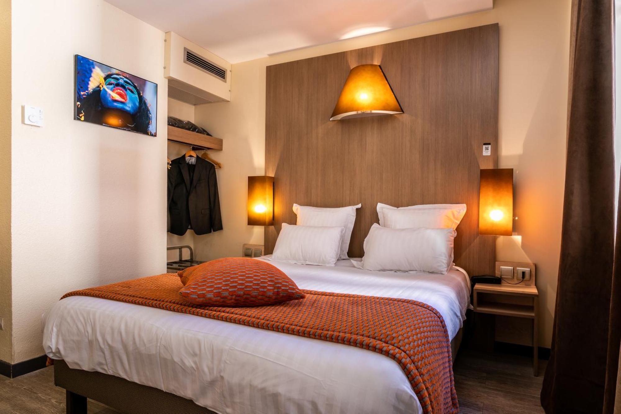 Superior Double Room with Large bed and Bath,1273768738:JPEG