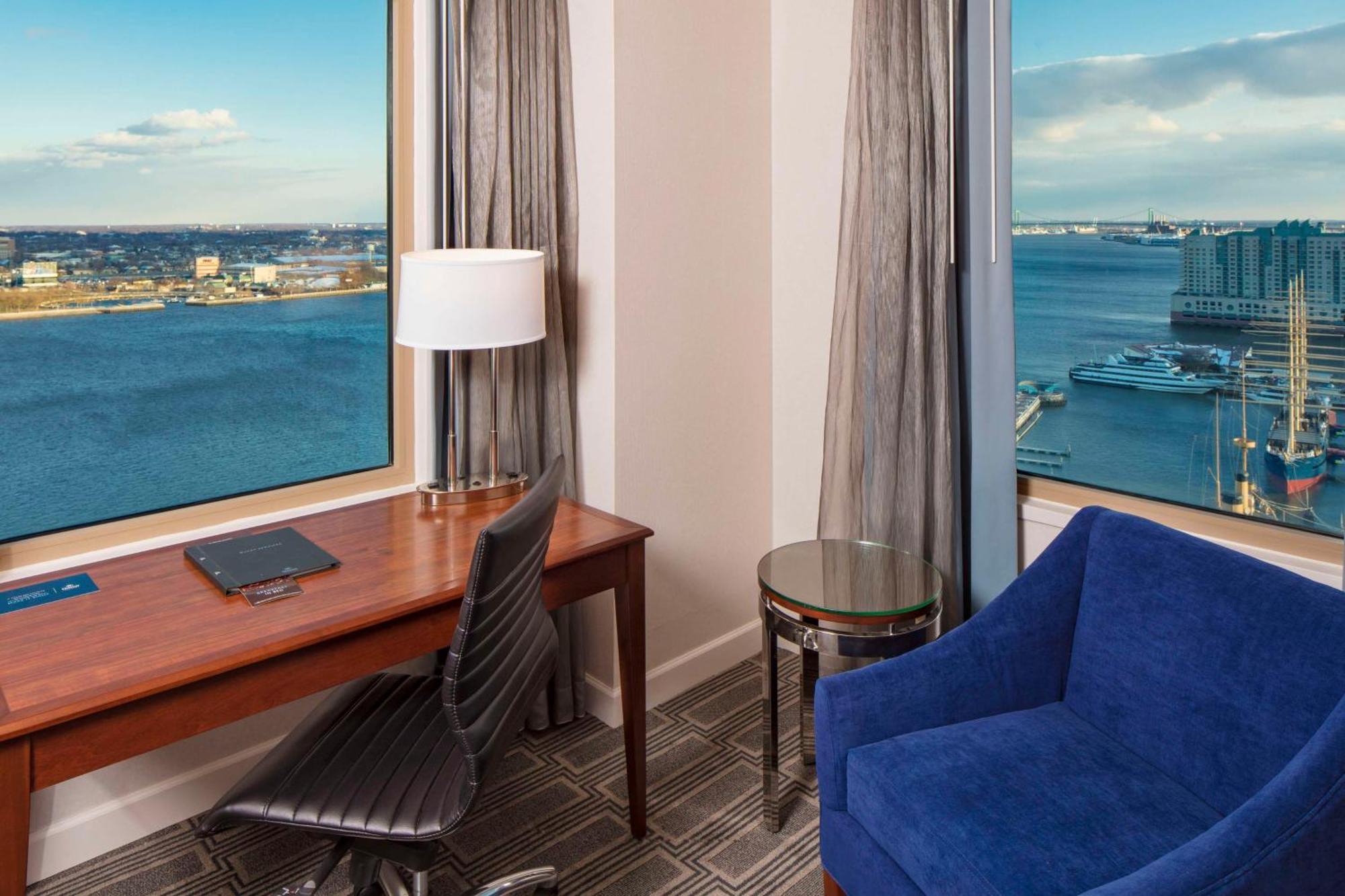 Deluxe King Room Skyline View