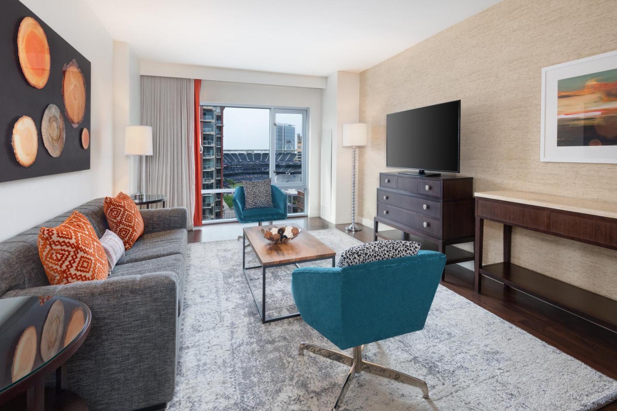Suite met Kingsize Bed en Rolstoeltoegankelijke Douche