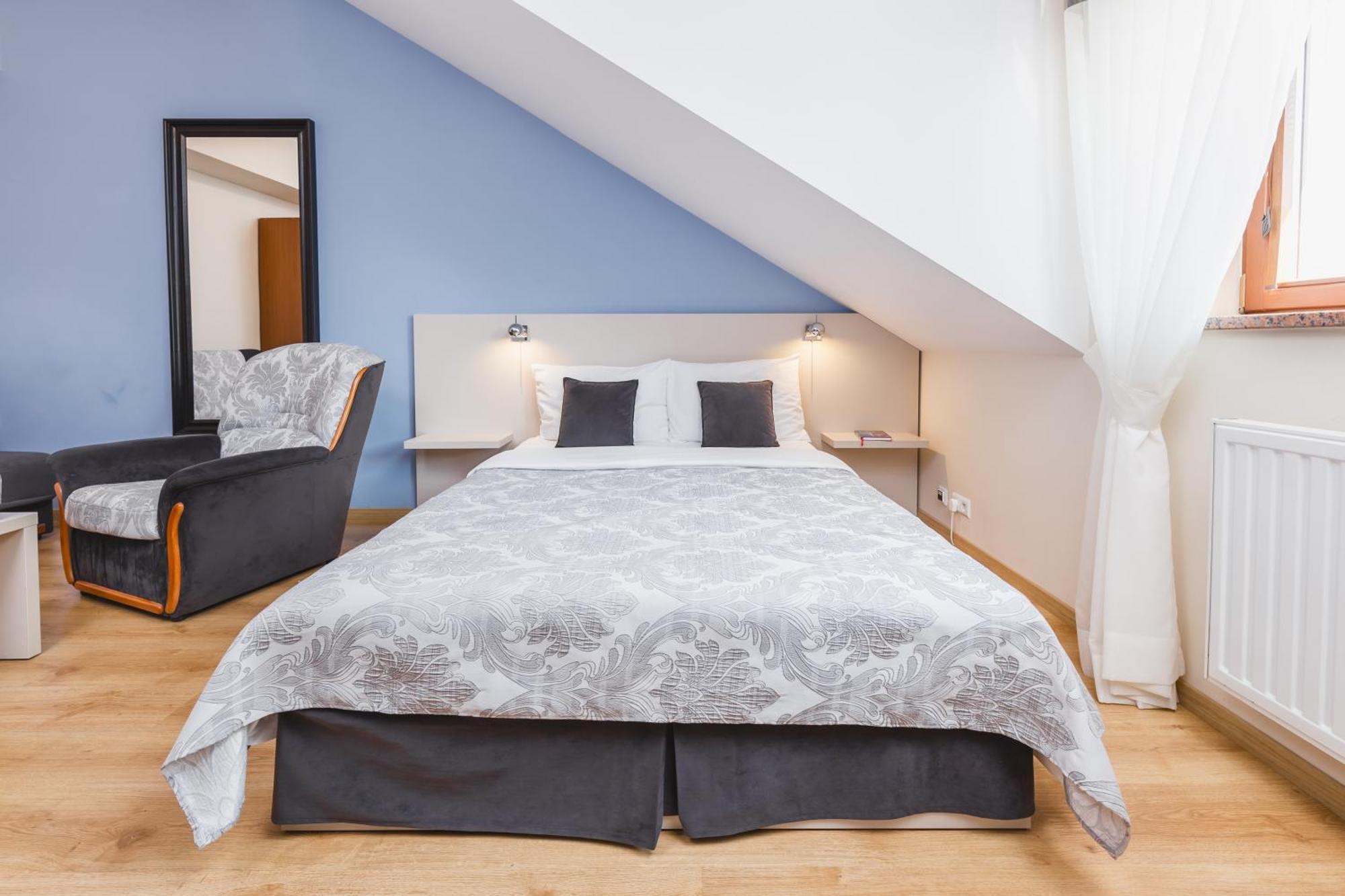 Family Studio,1277126380:JPEG