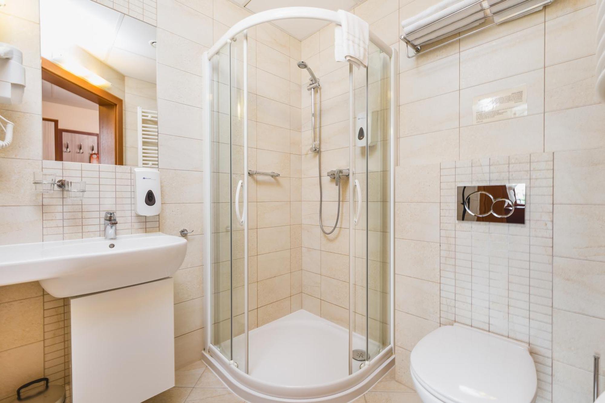 Twin Room,1277126689:JPEG