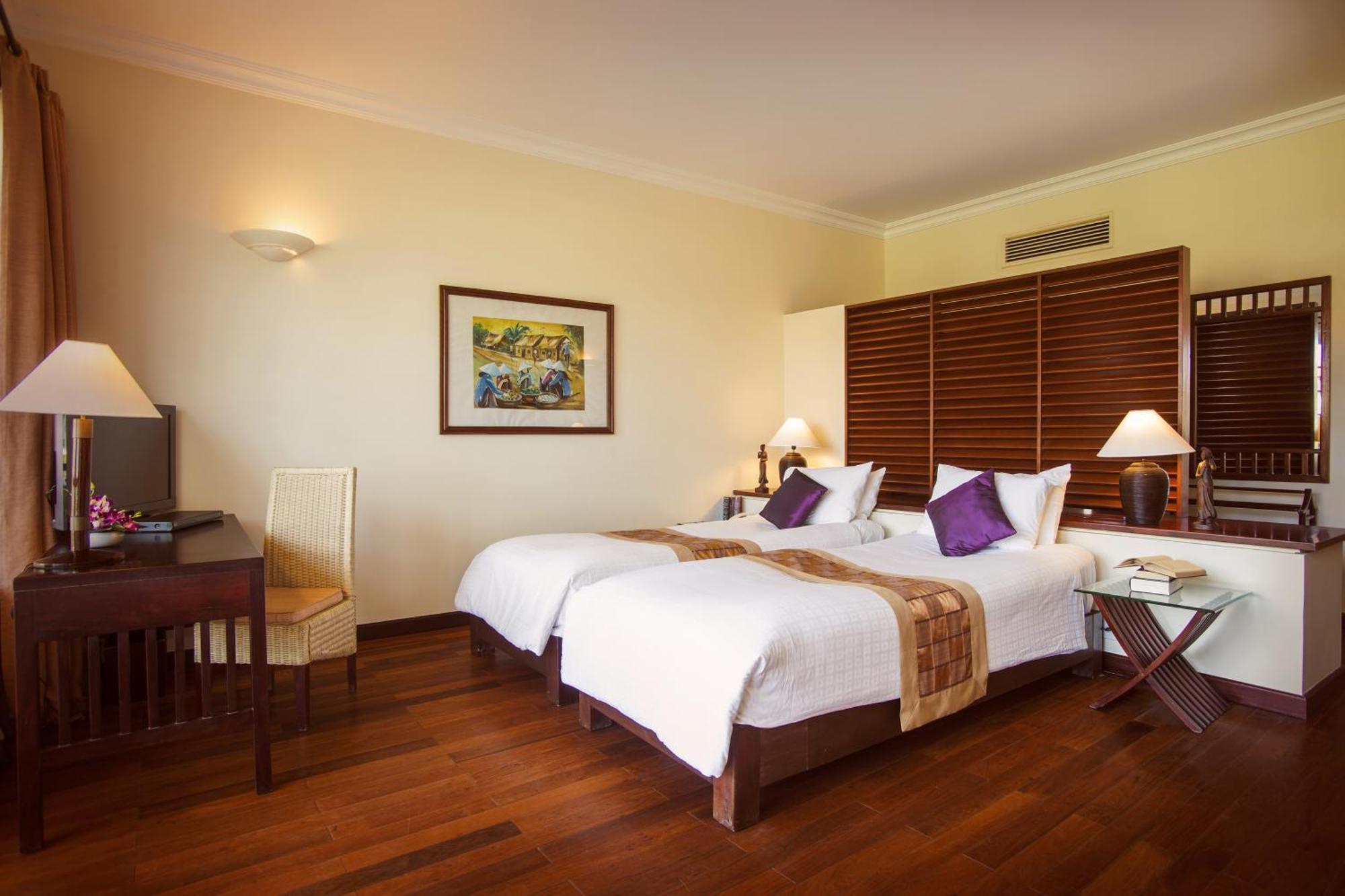 Deluxe Twin Partial Sea View