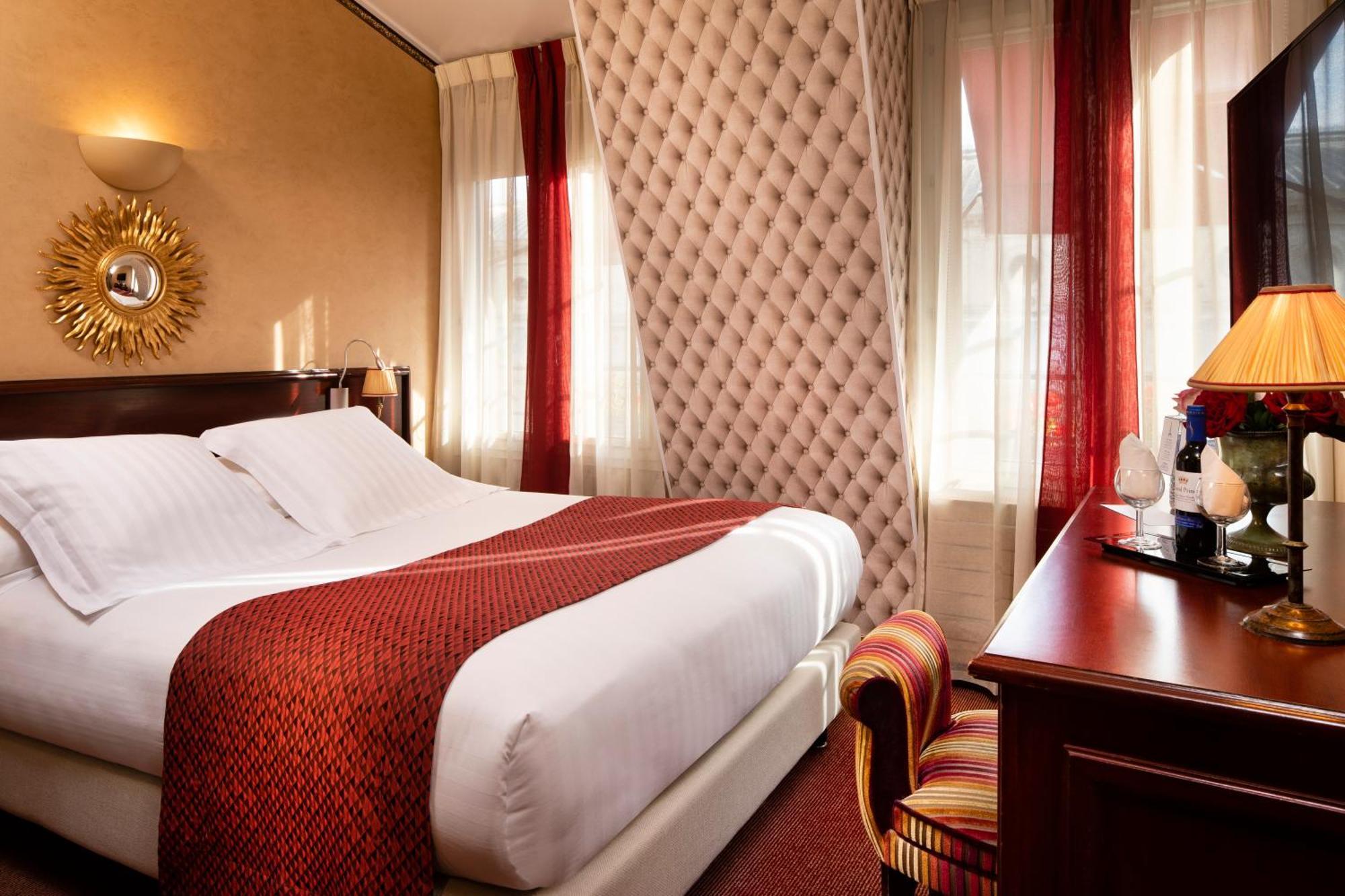 Classic Eiffel Room,1279159591:JPEG