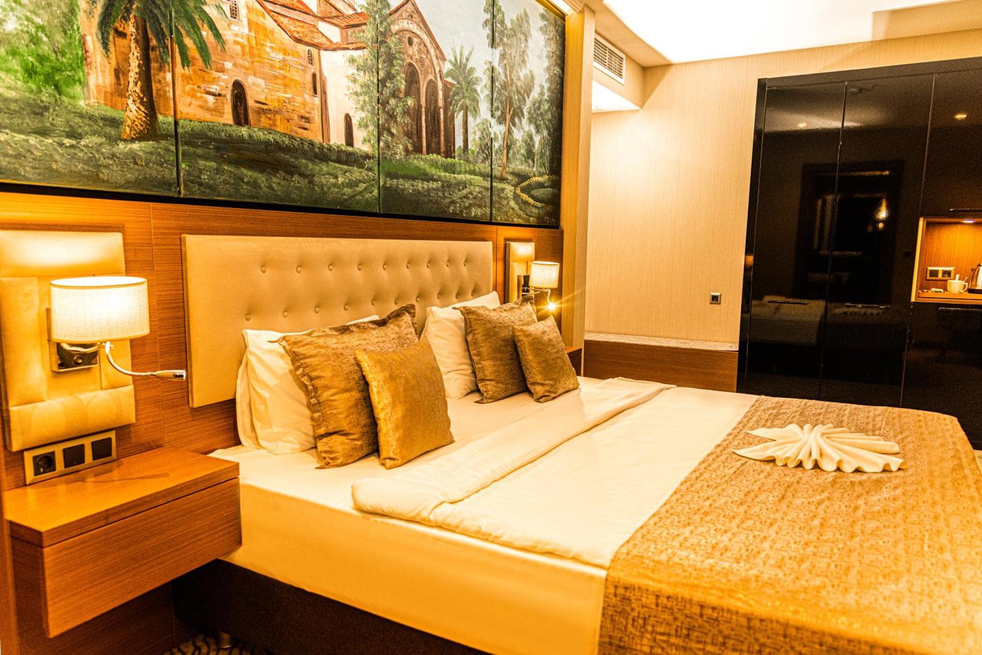 Standard Double or Twin Room City View