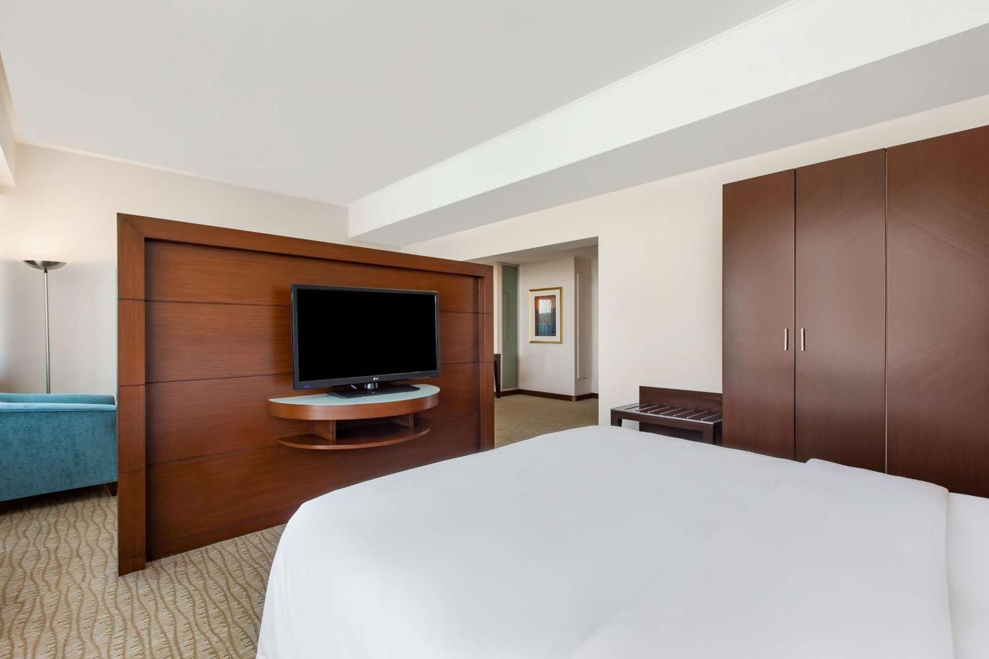 Junior Suite Balcony City View