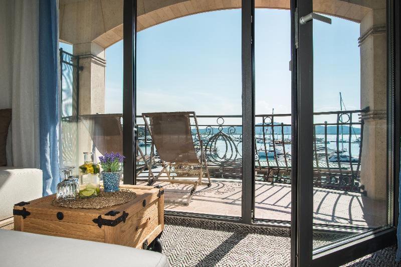 Deluxe Room with Sea View