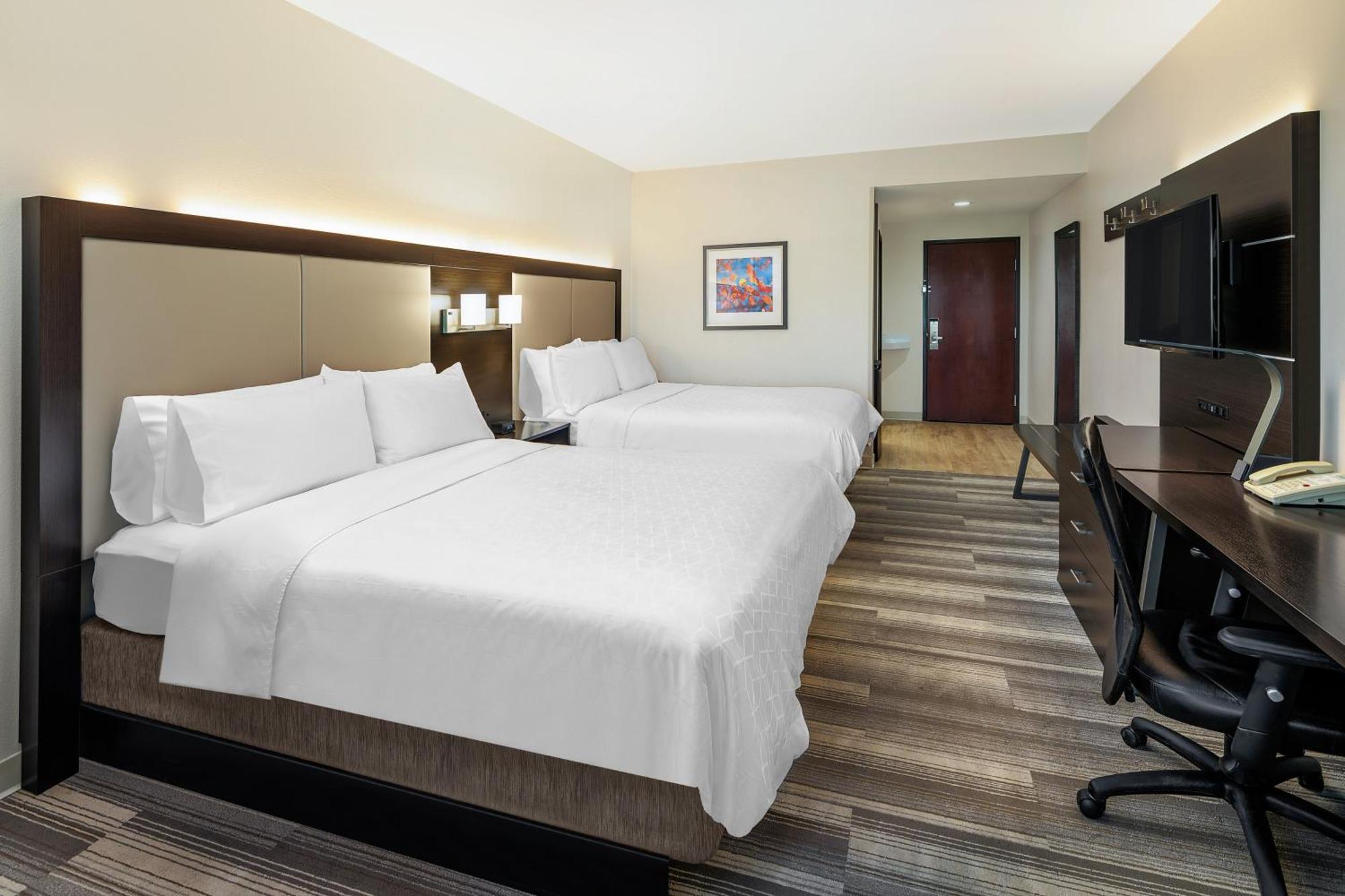 Standard Queen Room with Two Queen Beds,1280667169:JPEG