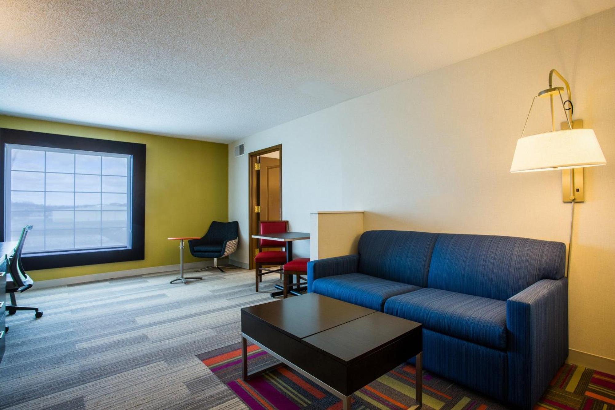 One-Bedroom King Suite