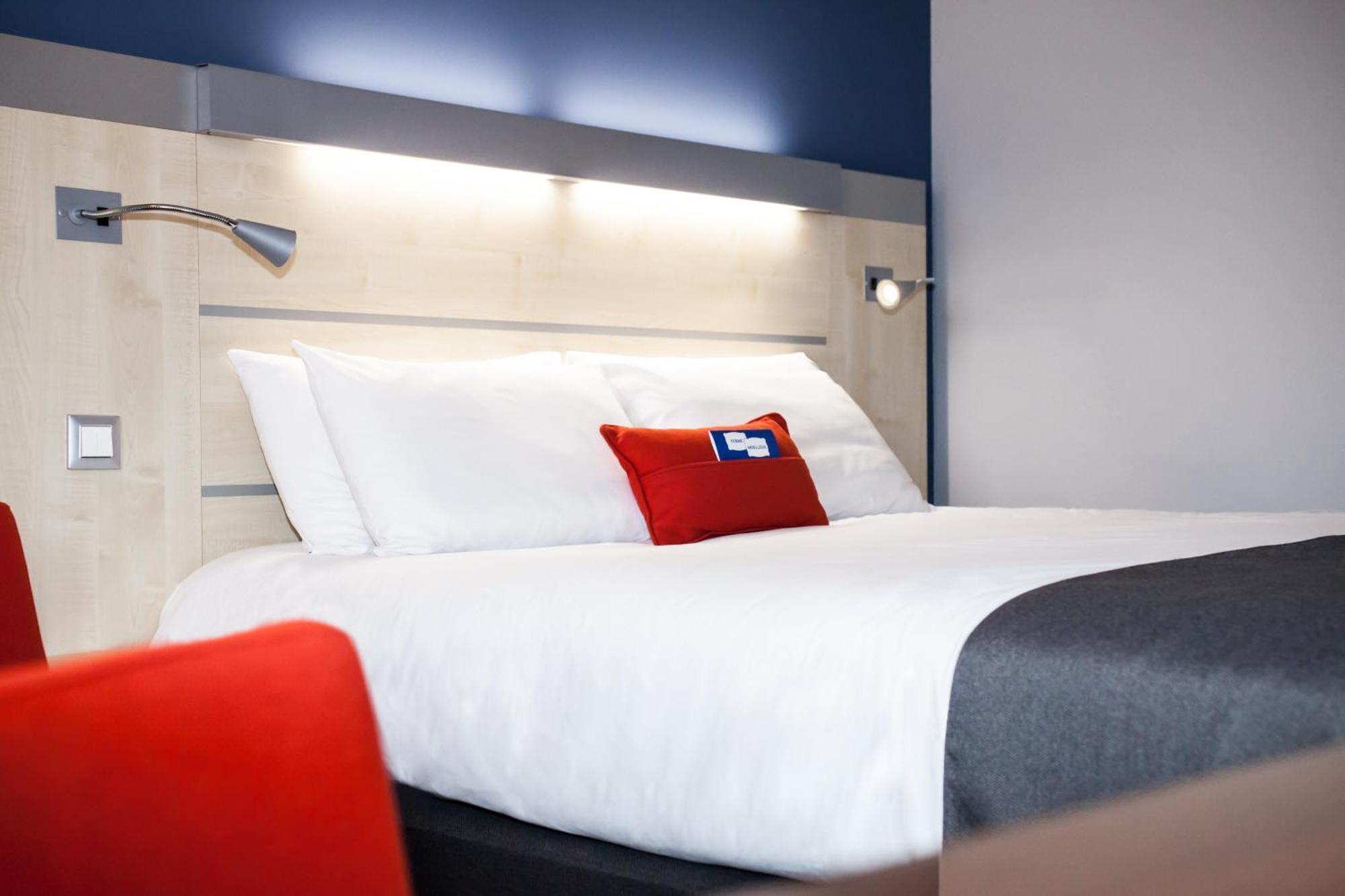 Standard Queen Room with Single Sofa Bed - Free Breakfast,1164368892:JPEG