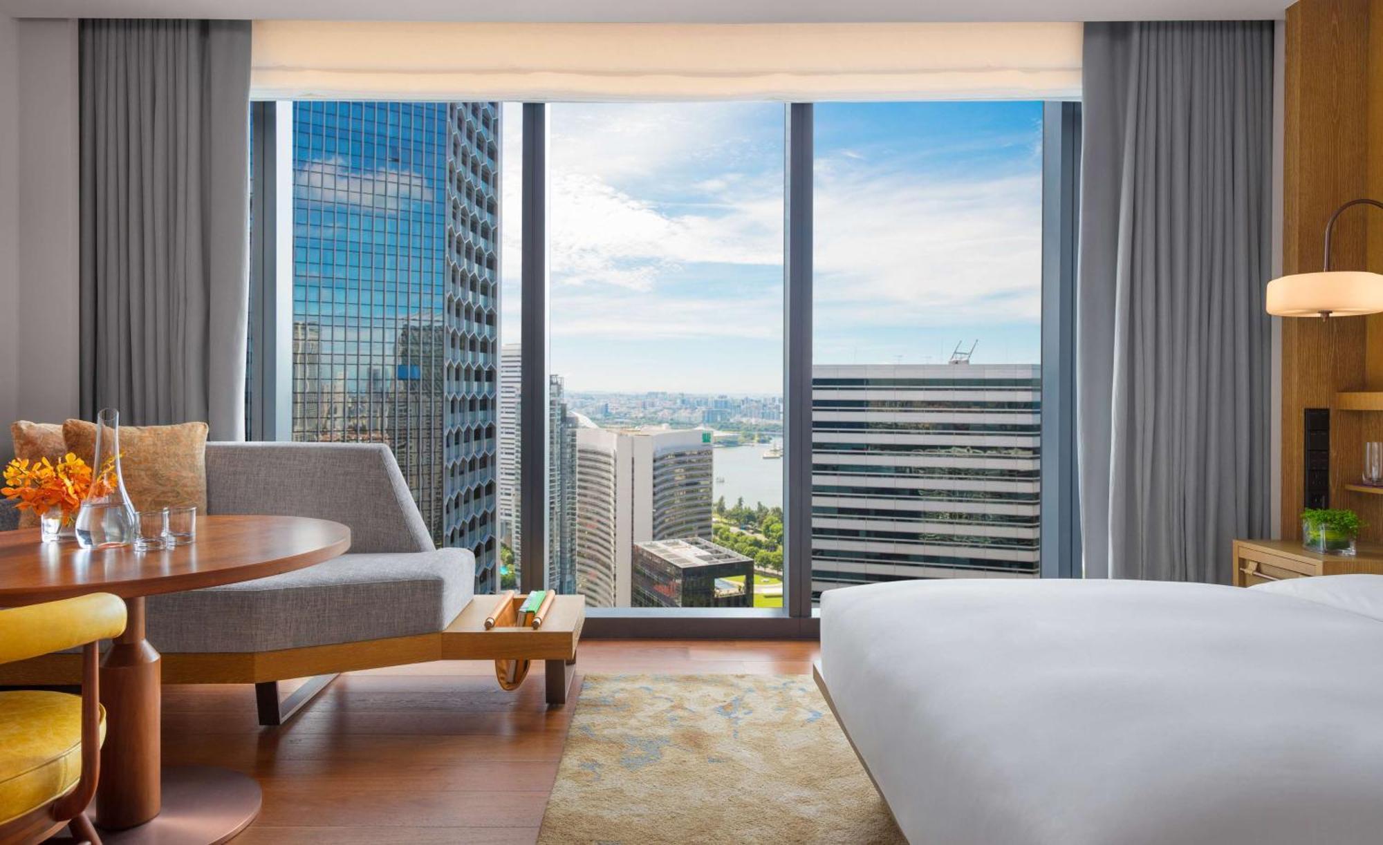 Quarto com Cama King-size e Vista da Cidade
