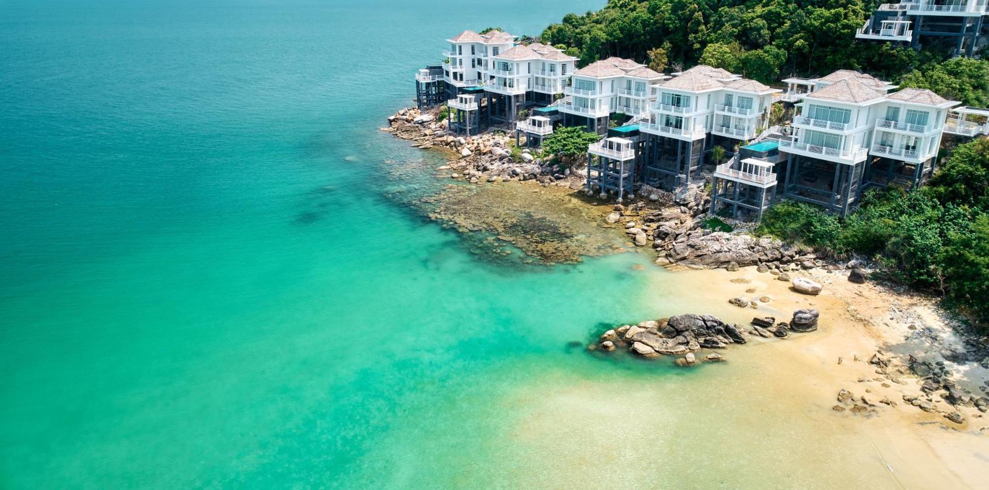 Four-Bedroom On the Rock Pool Villa