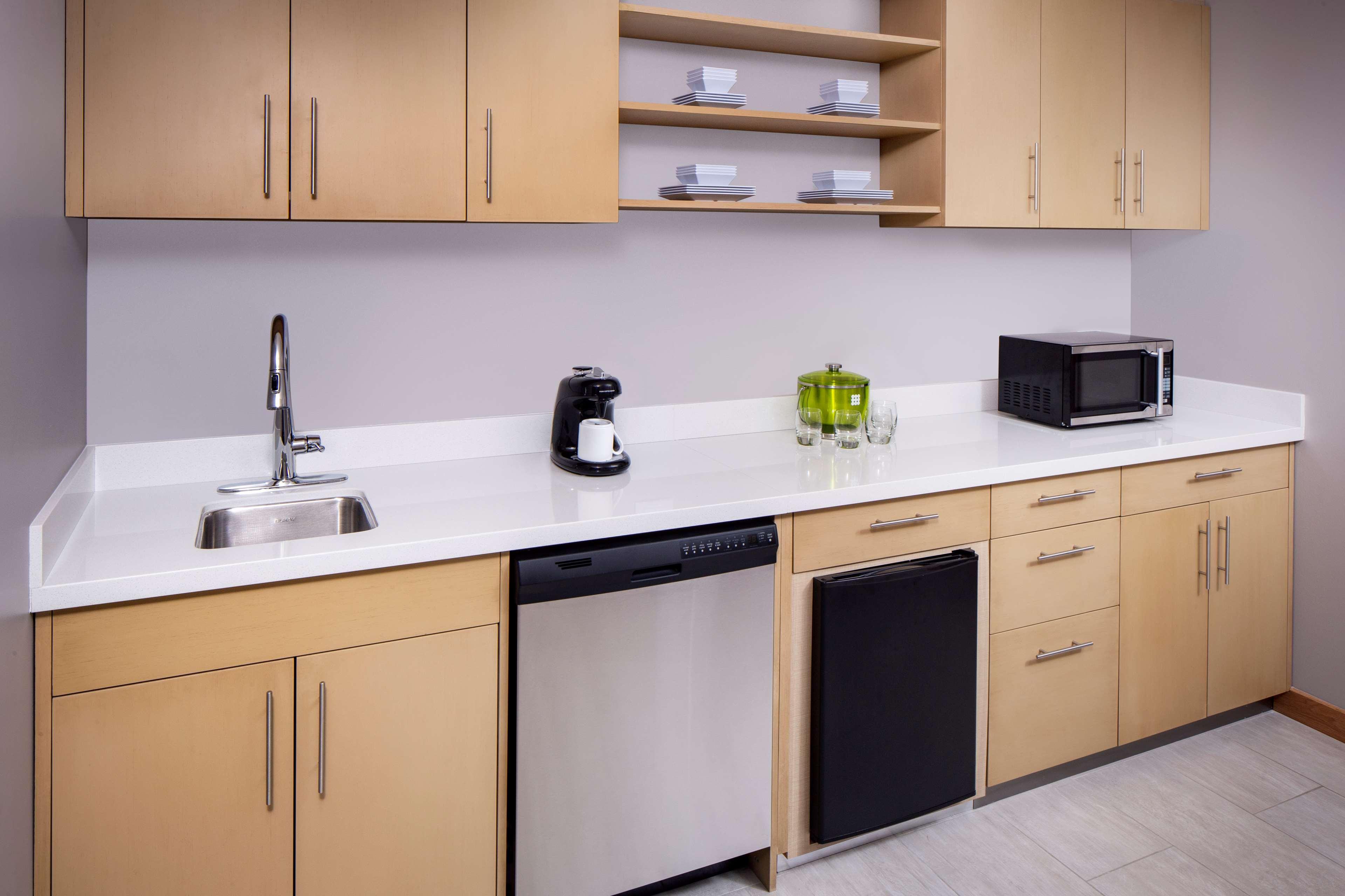 Suite with Two Double Beds and Roll-In Shower - Disability Access