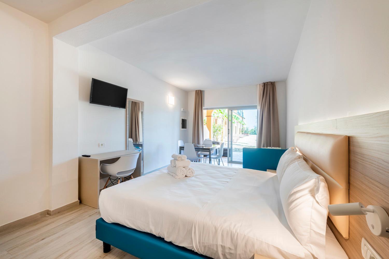 Comfort One-Bedroom Apartment Balcony or Terrace