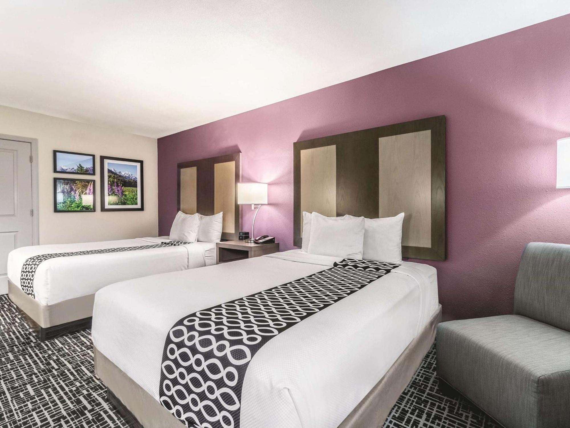 Queen Room Two Queen Beds Non-Smoking