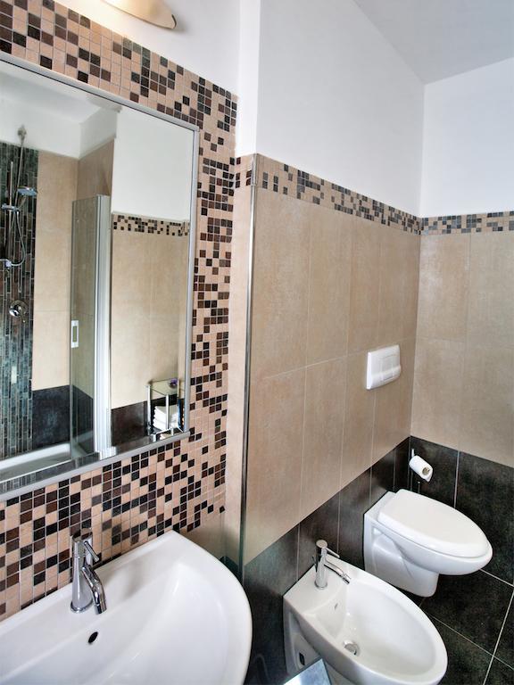 Triple Room Bathroom,236201717:JPEG