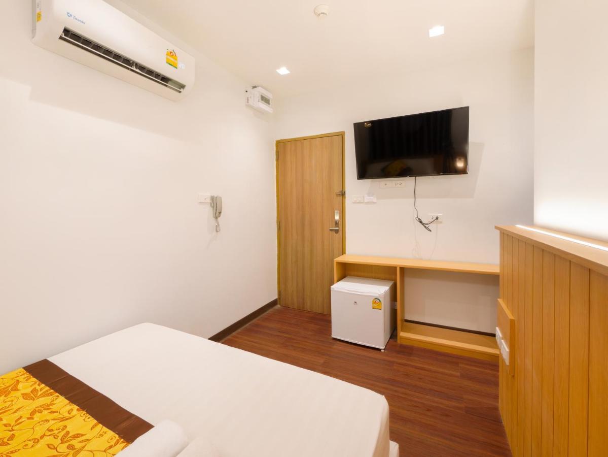 Family Room,1294541428:JPEG