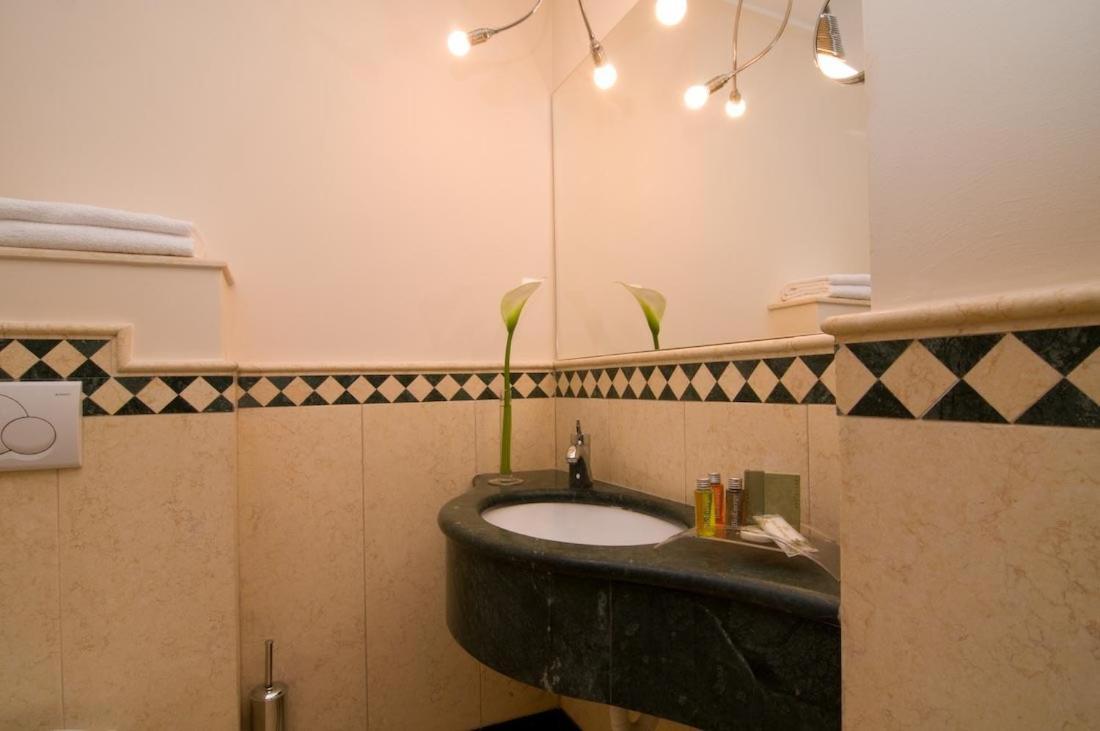 Single Room,1580351683:JPEG