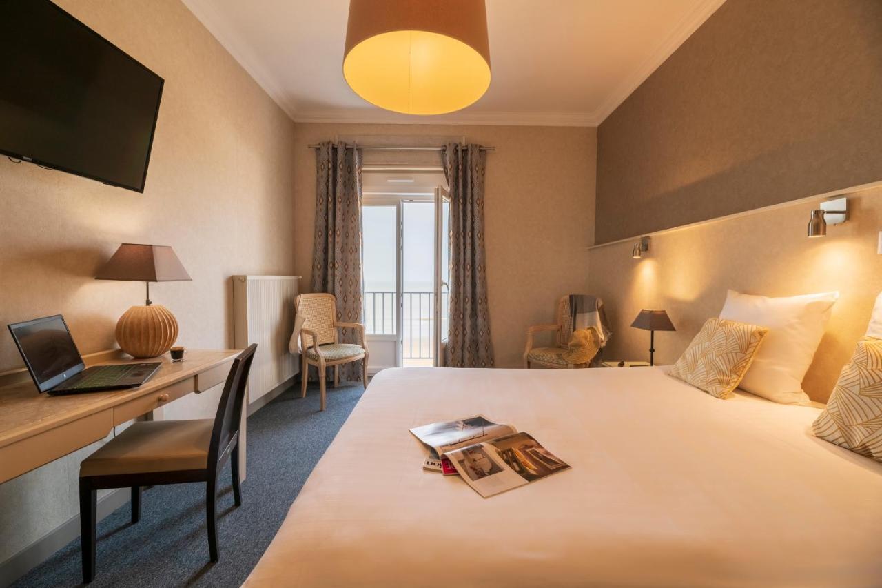 Double or Twin Room Sea View