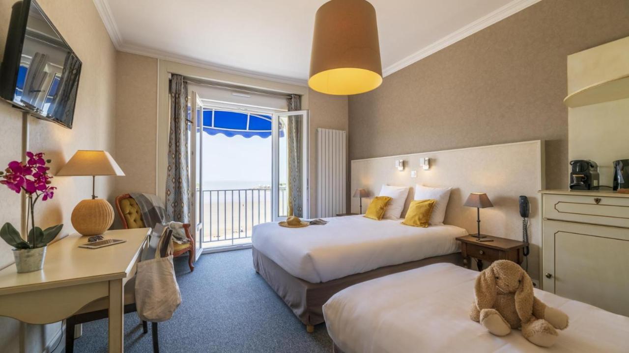 Double or Twin Room Sea View