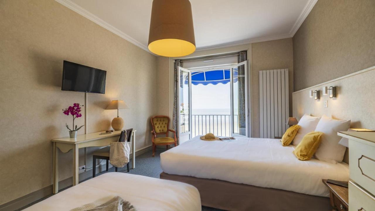 Double or Twin Room Sea View