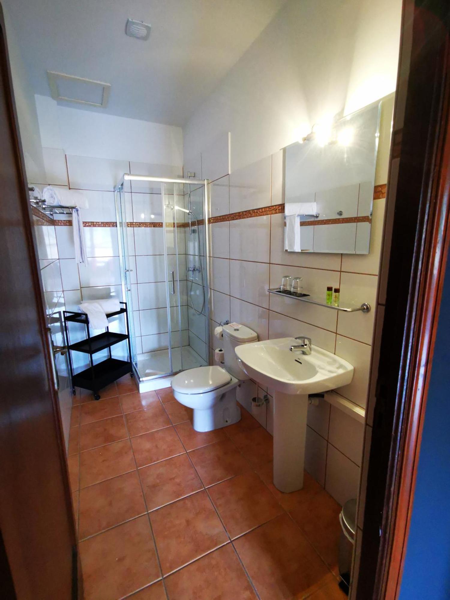 Double or Twin Room Private Bathroom