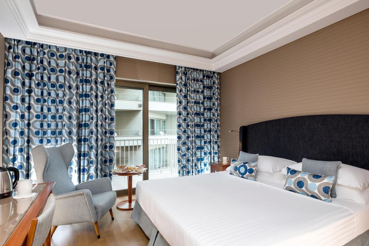 Double or Twin Room Partial Sea View