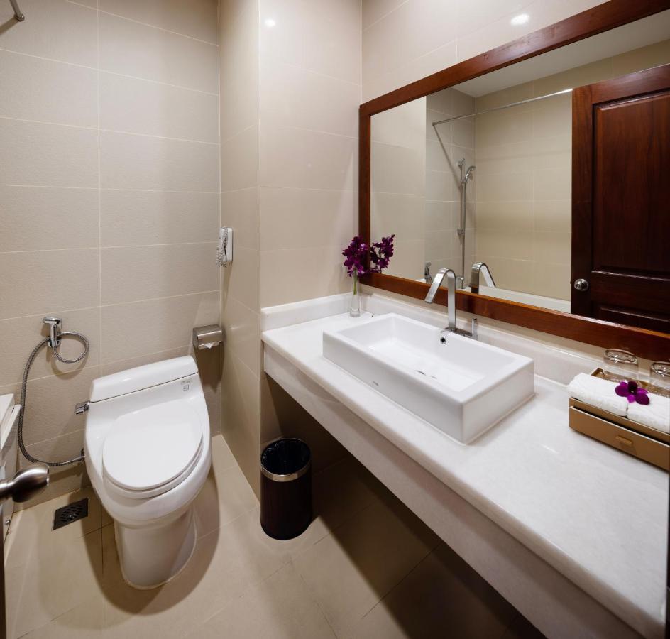 Deluxe Twin Room Window Minibar