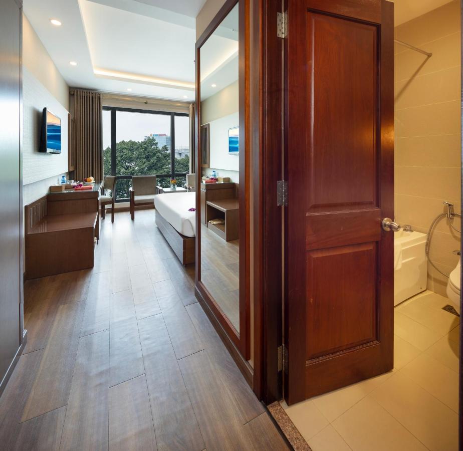 Premium Deluxe Double Window Minibar