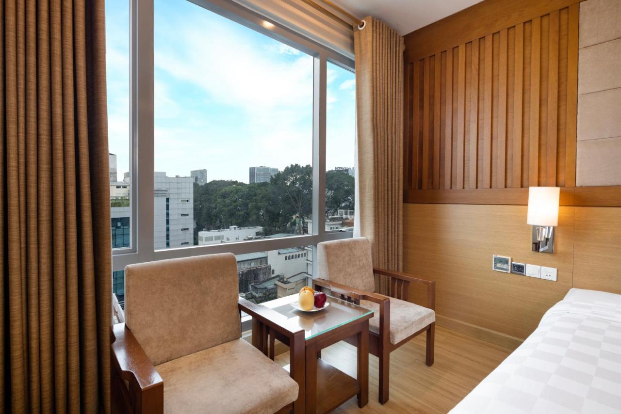 Deluxe Double Window Minibar