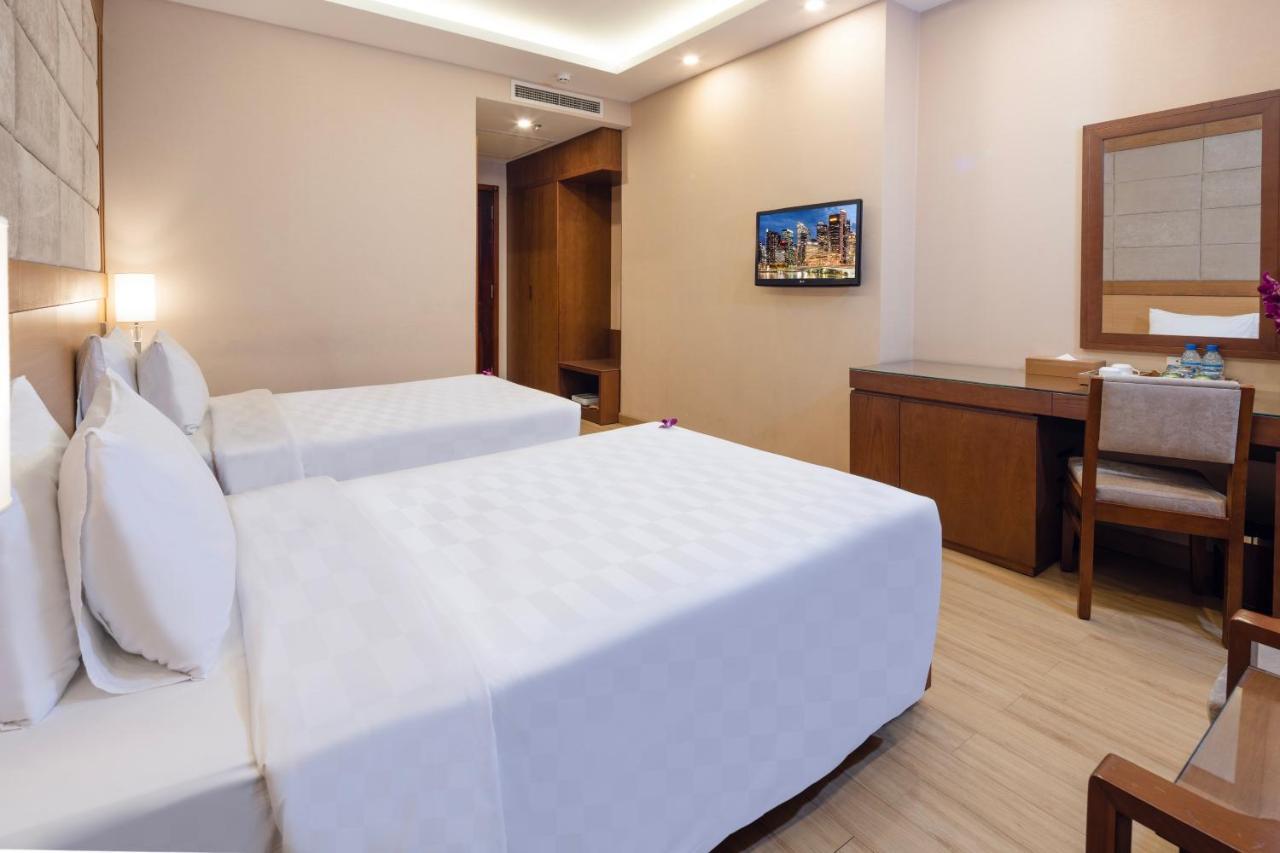 Deluxe Twin Room Window Minibar