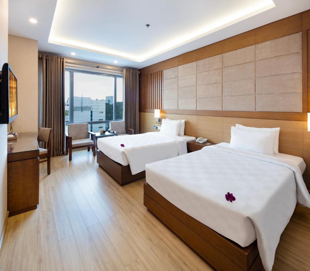 Deluxe Twin Room Window Minibar