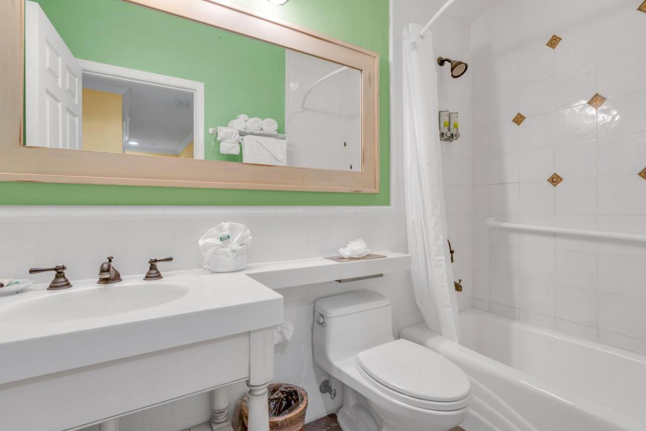 One-Bedroom King Suite with Ocean View - Non-Smoking,1329664181:JPEG