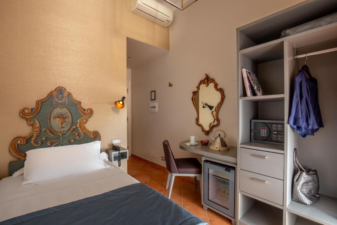 Single Room Via dei Greci 23